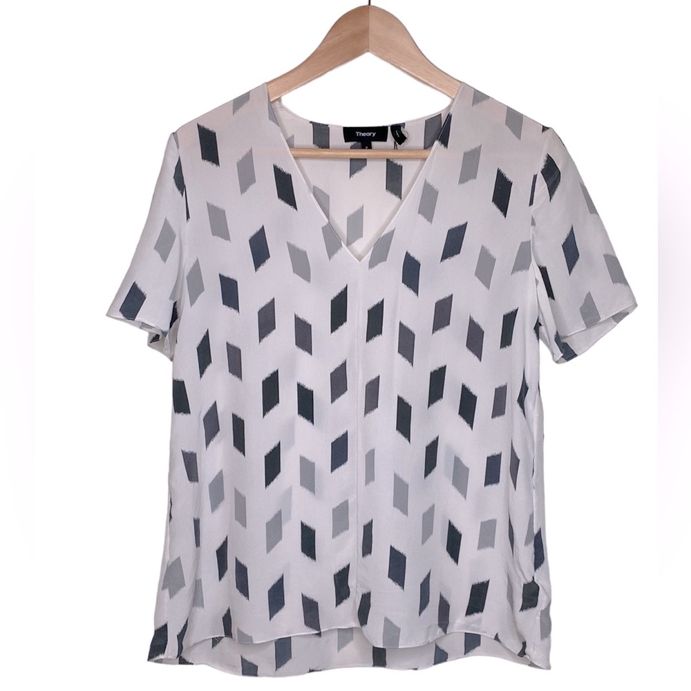 NWOT 100% Silk Theory Paint Brush Stroke Short Sleeve Blouse. Flawless, Petite